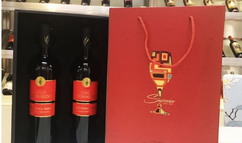 Hộp rượu vừa sang trọng vừa có tác dụng trang trí