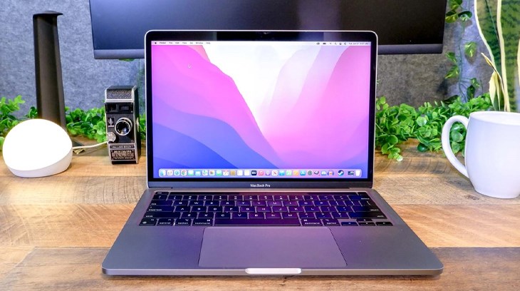 Dòng MacBook Pro 14 inch thế hệ mới có thời lượng sử dụng lên đến 1 ngày, giúp người dùng yên tâm mang máy theo làm việc tại mọi thời điểm