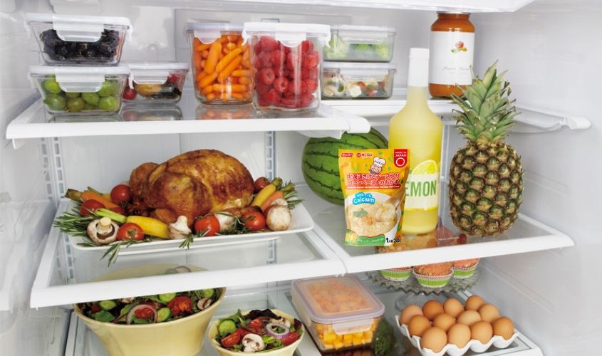 Nếu bé ăn không hết thì phần cháo còn lại có thể cho vào tủ lạnh sau đó hâm lại vào buổi ăn khác trong ngày