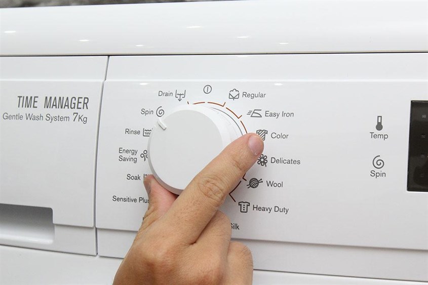 Nếu bạn không có nhu cầu giặt mà chỉ cần vắt khô quần áo thì có thể sử dụng chế độ vắt của máy giặt LG