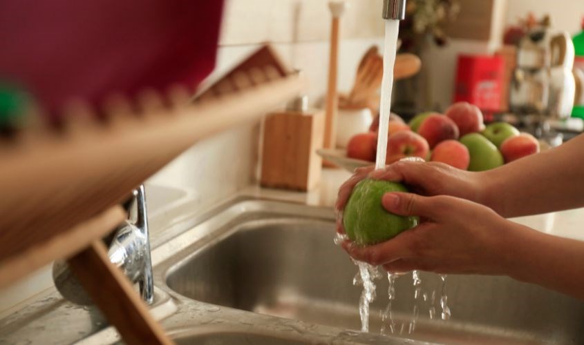 Lựa chọn quả tươi và ngâm rửa sạch nhiều lần