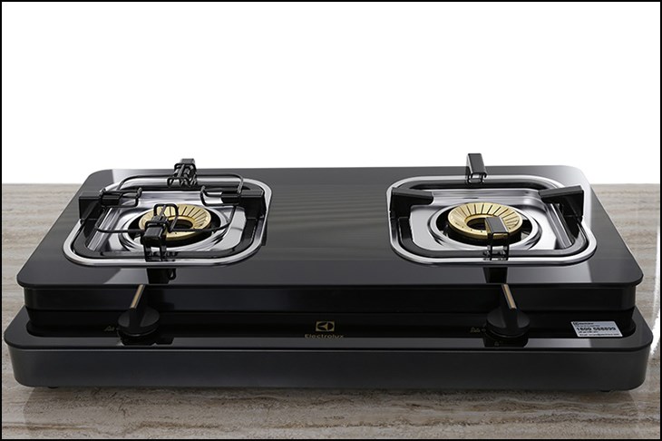 Bếp ga đôi Electrolux ETG727GKR sở hữu 2 lò bếp thiết kế với khoảng cách hợp lý