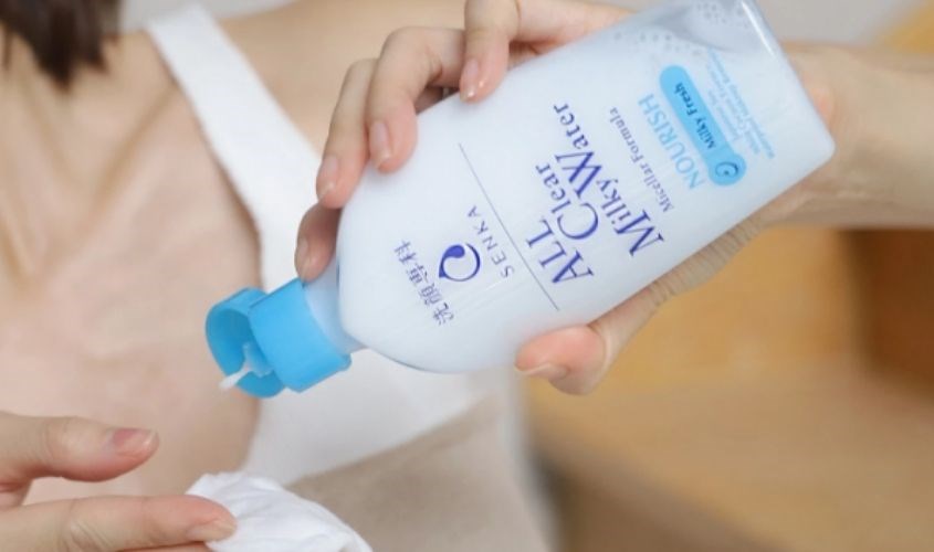 Sữa tẩy trang 2 lớp chiết xuất Đậu Nành Senka All Clear Milky Water 230 ml