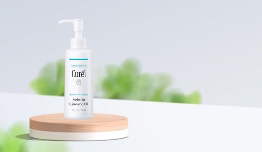 Dầu tẩy trang Curél giúp da ẩm mịn sau khi làm sạch