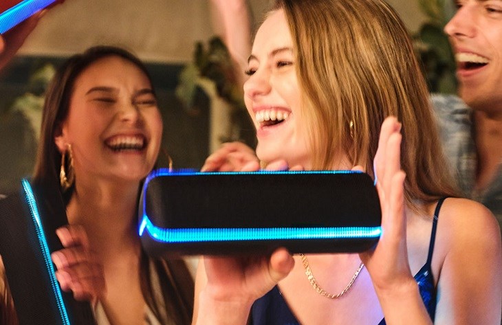 Người dùng có thể thoải sức phối nhạc và thể hiện phong cách với công nghệ Party Booster trên loa Sony