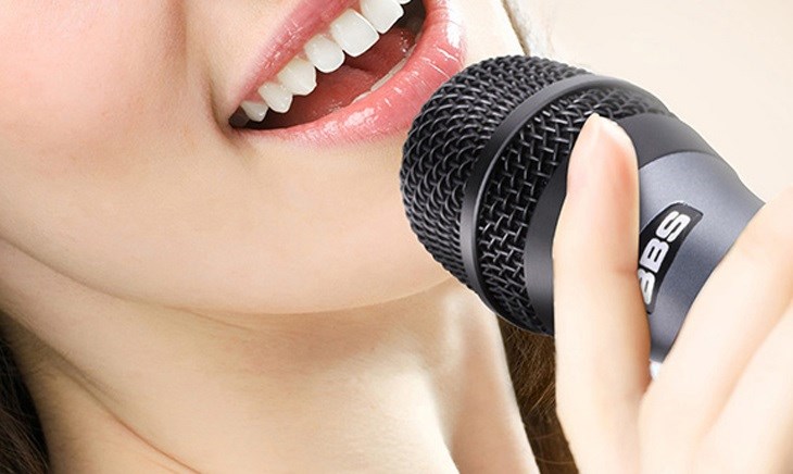 Echo micro karaoke là tiếng vọng lại ở cuối câu hát giúp âm thanh phát ra hay và toàn vẹn hơn