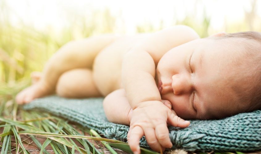 Bé có thể tổng hợp vitamin D từ ánh nắng mặt trời