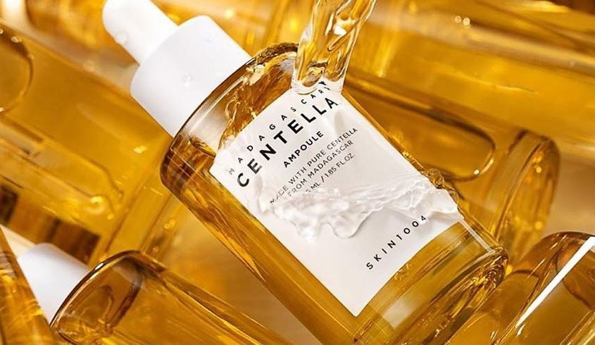 Tinh chất dưỡng ẩm và phục hồi da chiết xuất Rau Má Skin1004 Madagascar Centella Ampoule 55 ml