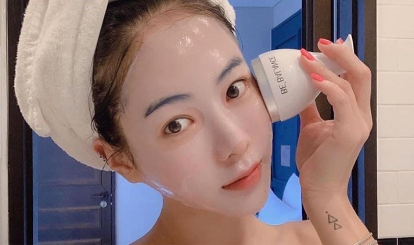 Cây lăn lạnh giúp thẩm thấu hiệu quả những dưỡng chất vào trong da