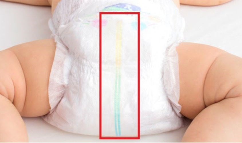 Theo dõi vạch báo của tã để biết lúc nào tã đầy Theo dõi vạch báo của tã để biết lúc nào tã đầy
