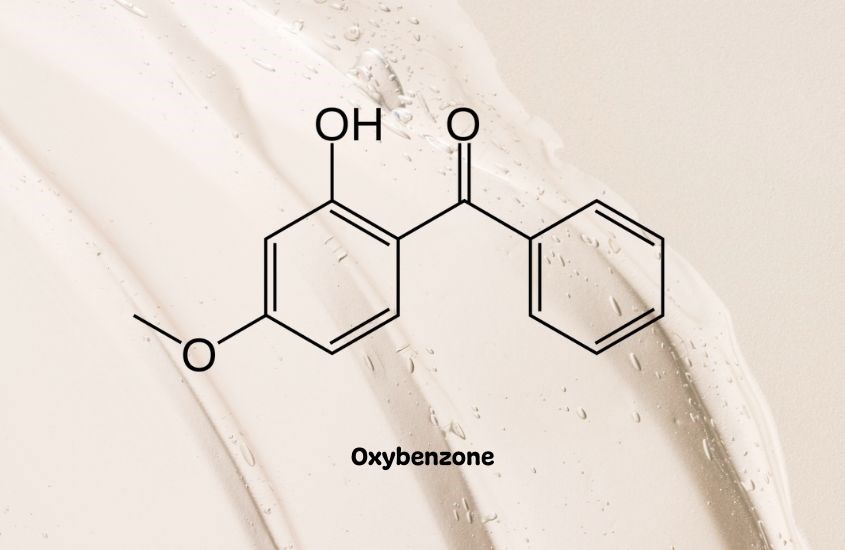 Oxybenzone cũng hoạt động thông qua việc  hấp thụ tia UV