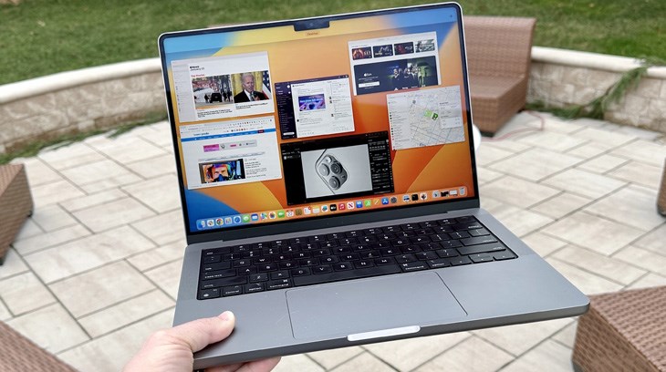 MacBook Pro M2 Max được trang bị dung lượng RAM lớn, cho khả năng đa nhiệm vượt trội