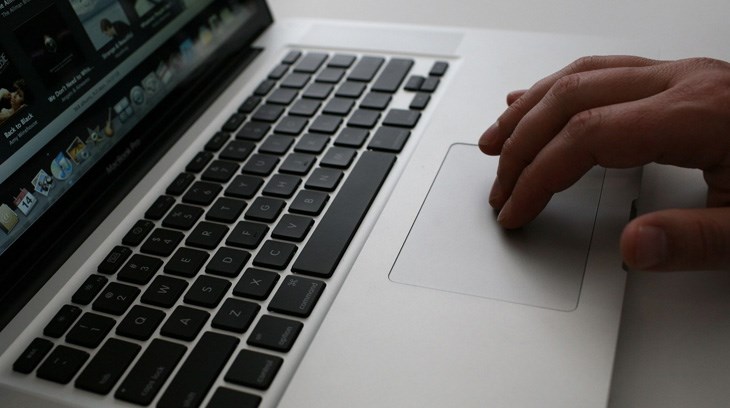 Bàn phím của MacBook Pro M2 Max được gia công tỉ mỉ, đi kèm với TrackPad chất lượng
