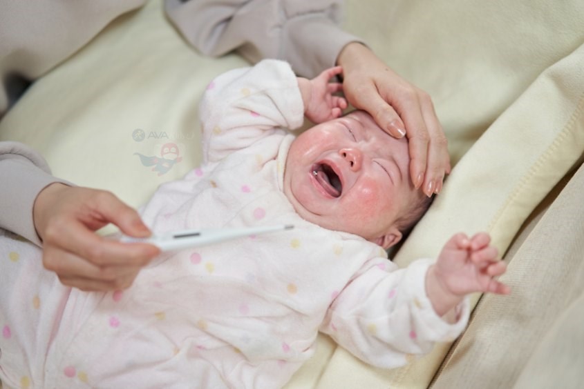 Tiêm vitamin K giúp hạn chế nguy cơ trẻ bị viêm màng não, xuất huyết não