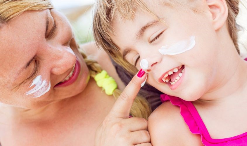 Tùy thuộc vào loại da bạn thoa kem chống nắng thích hợp nhé