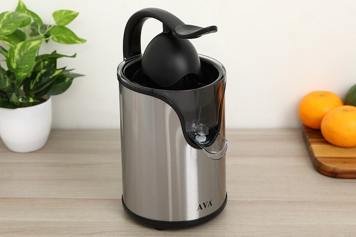 Máy vắt cam AVA 130W GS-402Y thiết kế đơn giản, có cánh tay đòn cùng chức năng đảo chiều