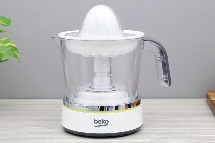 Máy vắt cam Beko 40W CJB5103W thiết kế với màu trắng tinh tế, phù hợp với mọi không gian