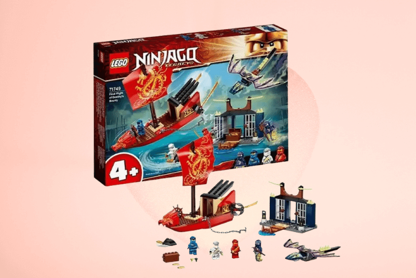 Lắp ráp tàu chiến hạm bay Bounty Lego Ninjago 71749 là món đồ chơi cho bé trai rất hay