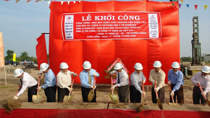 <div class='captionnews'>Khởi công xây dựng nhà máy</div>