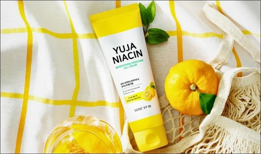 Gel dưỡng ẩm làm sáng da chiết xuất Quýt Yuja Some By Mi Niacin Brightening Moisture 100 ml 