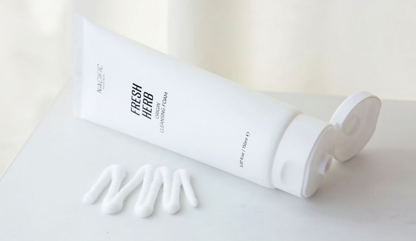 Sữa rửa mặt chiết xuất Hoa Cúc và Keo Ong Nacific Fresh Herb Origin 150 ml