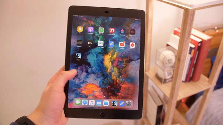 Dòng iPad Pro 9.7 inch được trang bị màn hình Retina mang đến chất lượng hiển thị sống động và rực rỡ