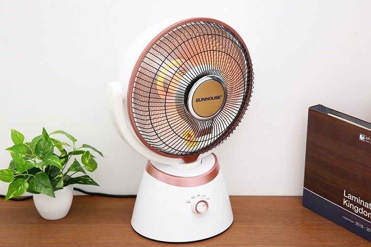 Quạt sưởi carbon Sunhouse SHD7008 Trắng có công suất 800W, giúp làm ấm tốt trong diện tích 5 - 20 m2