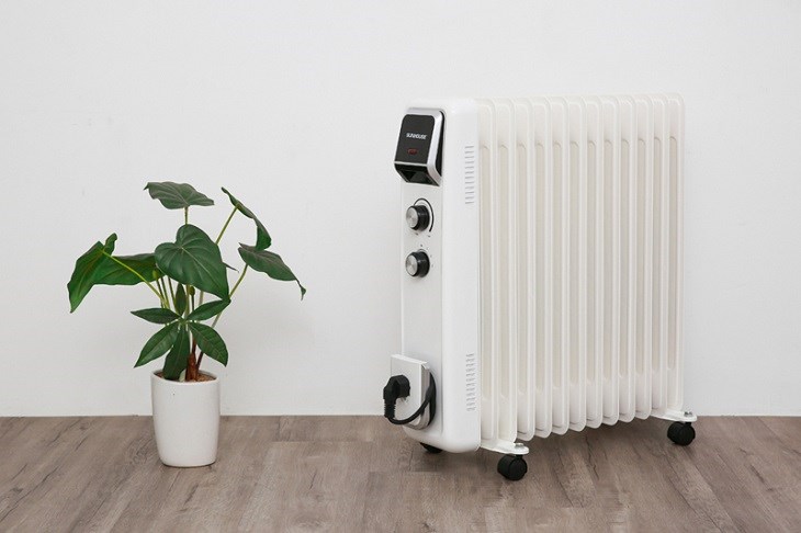 Máy sưởi dầu Sunhouse SHD7084 có màu trắng thanh lịch, phù hợp với mọi không gian