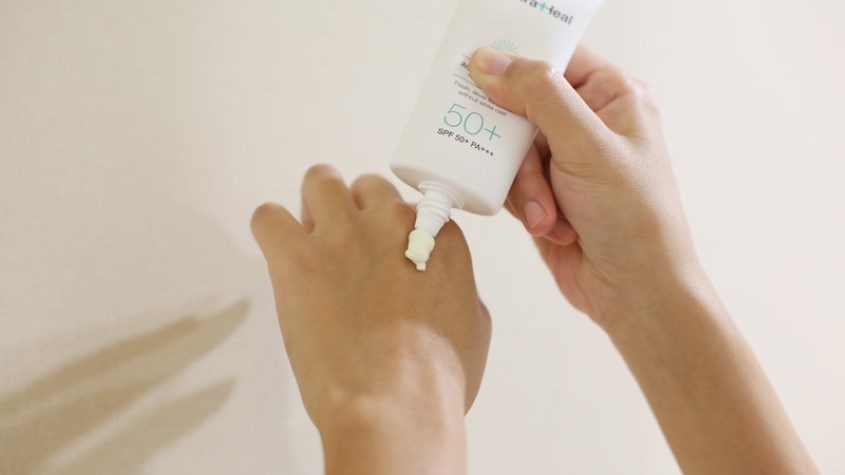Chú ý bôi kem chống nắng cho cả phần mu bàn tay