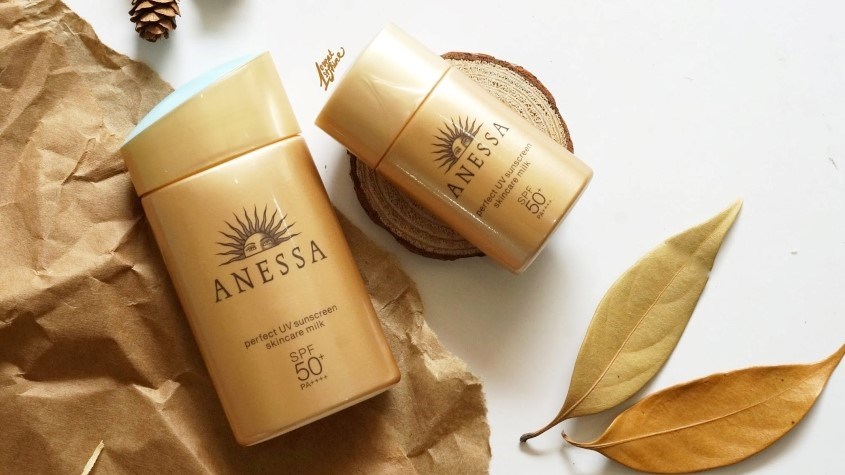 Kem chống nắng Anessa Perfect UV Sunscreen Skincare Milk SPF 50+ và PA++++