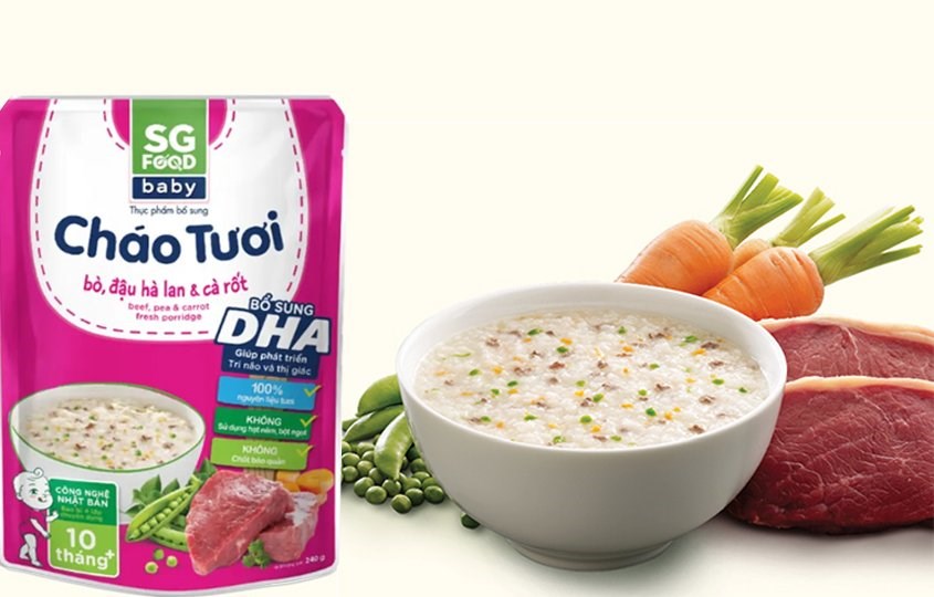 Có thể cho thêm chút dầu mè khi cho bé ăn cháo tươi SG Food Baby vị bò, đậu Hà Lan và cà rốt