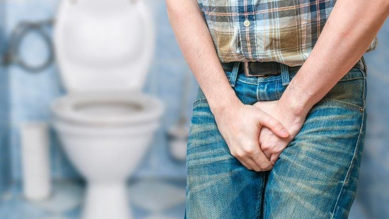 Tiểu buốt là tình trạng cảm thấy đau, nóng rát mỗi khi tiểu tiện