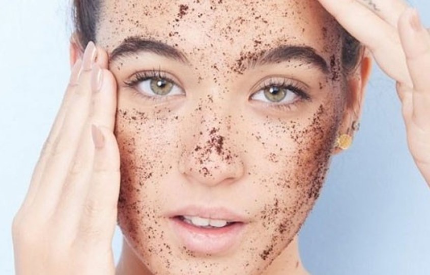 Không nên tẩy tế bào chết cùng lúc với rửa mặt