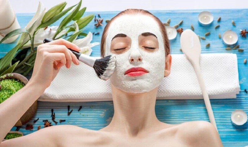 Bạn chỉ nên đắp mặt nạ 1 - 2 lần/tuần vì dùng nhiều sẽ khiến da khô, mất nước