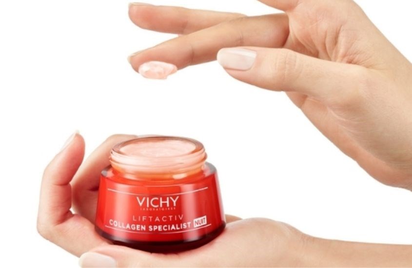 Kem dưỡng có kết cấu hơi đặc, không mùi