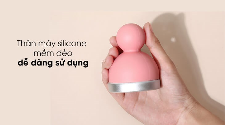 Cây lăn lạnh Emmié Face & Body Ice Cooler Pink sở hữu thân máy bọc silicone mềm mại, chống thấm nước và có độ đàn hồi tốt