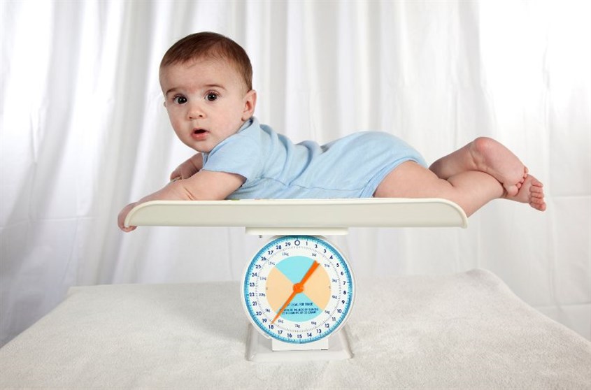 Trọng lượng phải phù hợp với lứa tuổi Cao huyết áp ở em bé