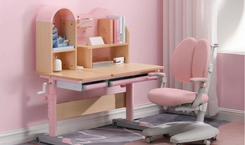 Bàn học thông minh tích hợp nhiều tính năng bổ ích