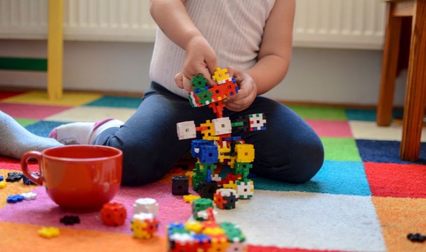 Đồ chơi giáo dục sẽ kích thích trí não của trẻ Đồ chơi giáo dục sẽ kích thích trí não của trẻ