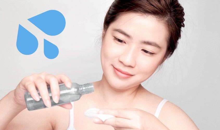 Toner Hada Labo có dạng nước không gây cảm giác bết rít
