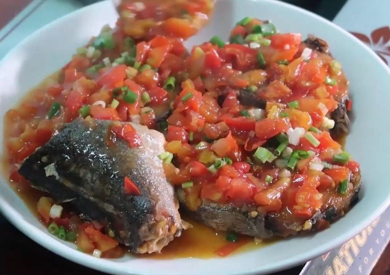 Cá ngừ số cà chua rất dễ làm, không tốn nhiều thời gian