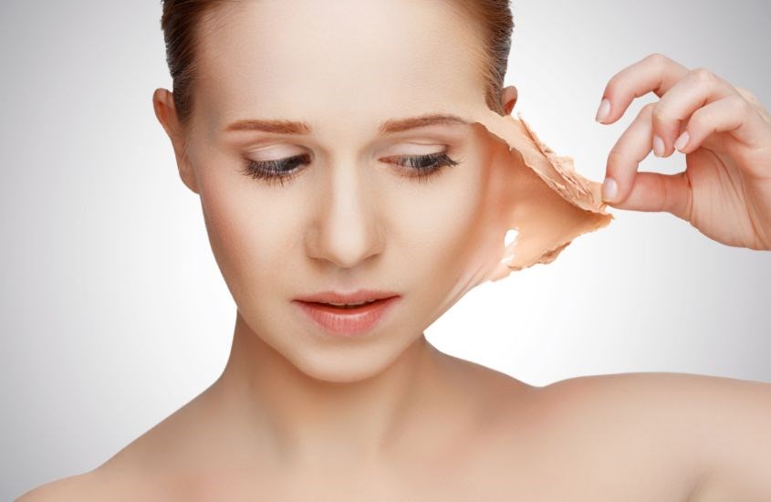 Tẩy tế bào chết giúp da hồng hào và đều màu hơn