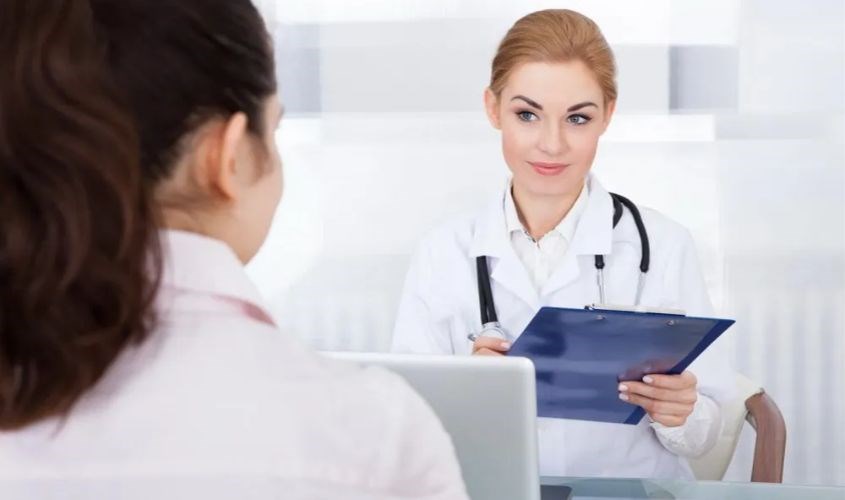 Nếu nghi ngờ sản phẩm nào làm bạn bị dị ứng thì đem đến gặp bác sĩ để được chẩn đoán chính xác hơn