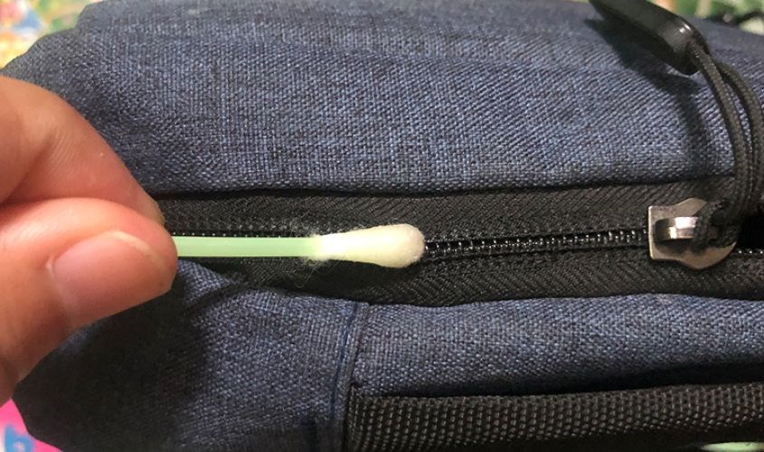 Có thể dùng sữa tắm đã hết hạn để làm chất bôi trơn khóa kéo, ốc vít Có thể dùng sữa tắm đã hết hạn để làm chất bôi trơn khóa kéo, ốc vít