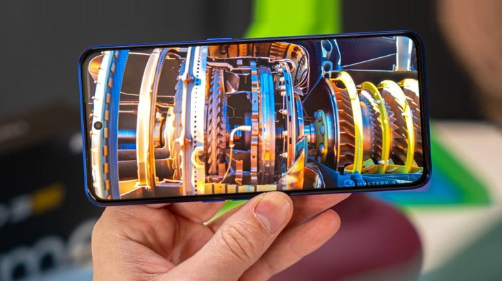 Chiếc điện thoại sở hữu màn hình OLED lớn, độ phân giải cao và tần số quét khủng 
