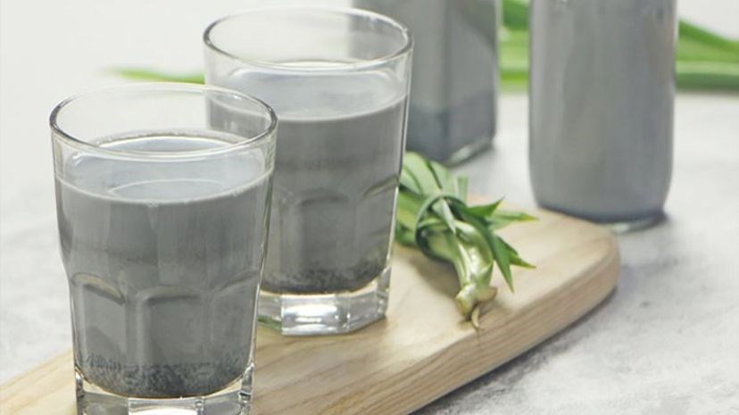 Nước mè đen thường có vị thơm và béo ngậy Nước mè đen thường có vị thơm và béo ngậy