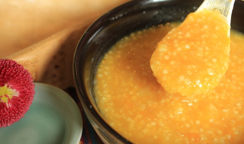 Thức ăn có màu sắc sặc sỡ kích thích bé ăn ngon