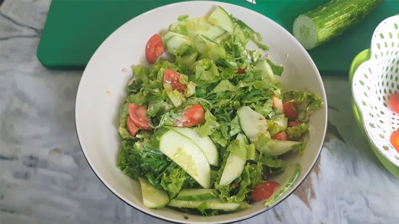 Salad rau củ và dưa leo