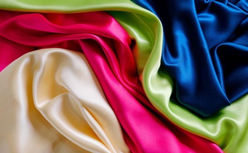 Vải lụa có khả năng kháng khuẩn và chống mốc cực kỳ tốt, thích hợp mặc vào mùa hè