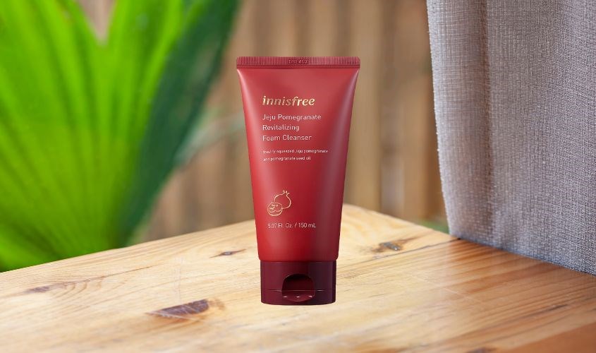 Sữa rửa mặt Innisfree Jeju Pomegranate Revitalizing Foam Cleanser